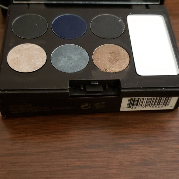 Laura Mercier Eyeshadow and lipstick bundle. - Picture 3 of 11